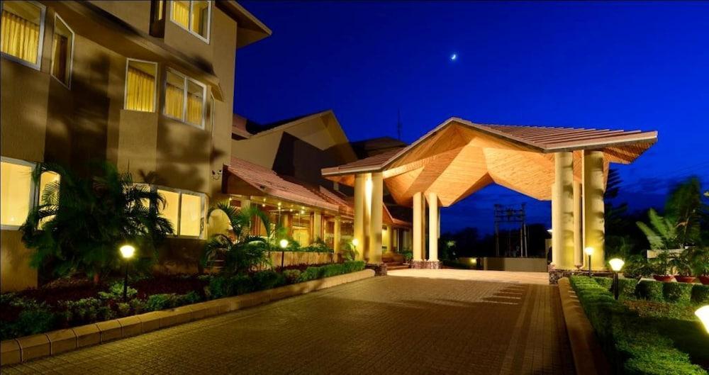 The Chariot Resort & Spa Puri Bagian luar foto